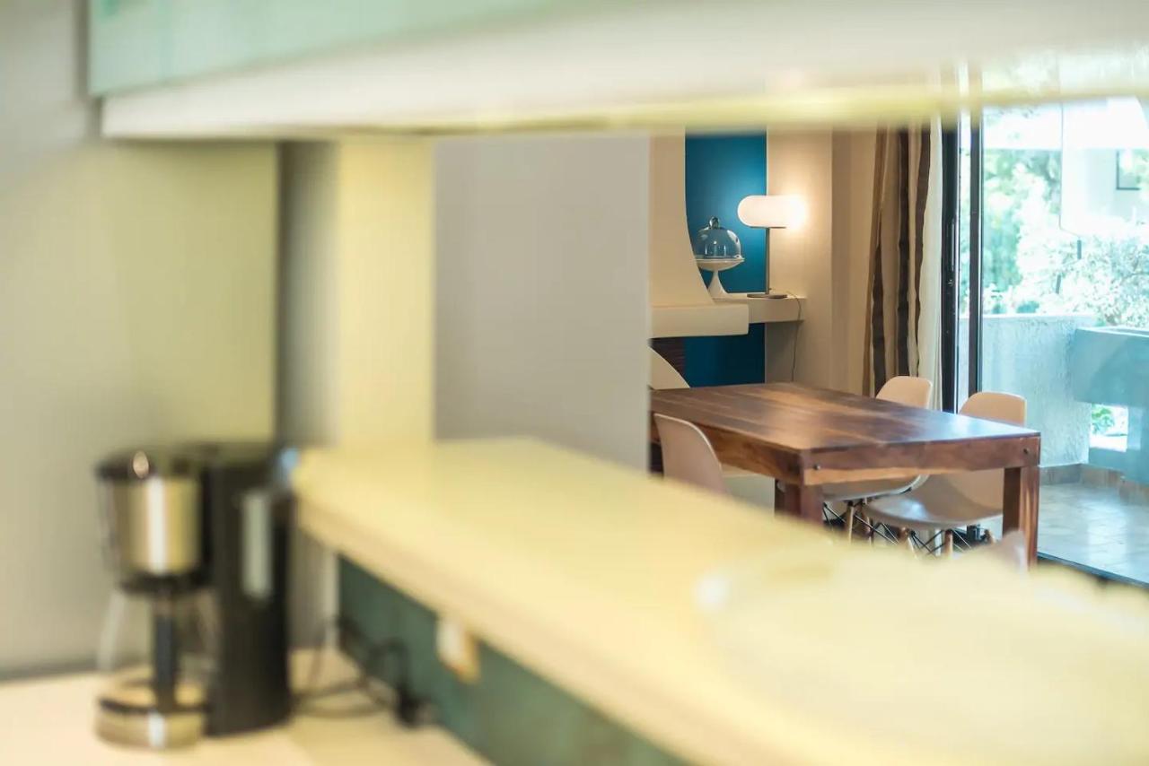 Glyfada Glass-Walled Designed Apt Athene Buitenkant foto